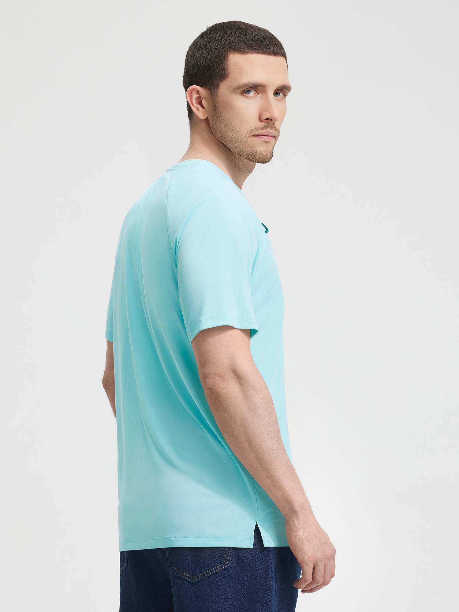 Baleaf UPF 50+ Quick-Dry V-Neck Shirt - Image 3