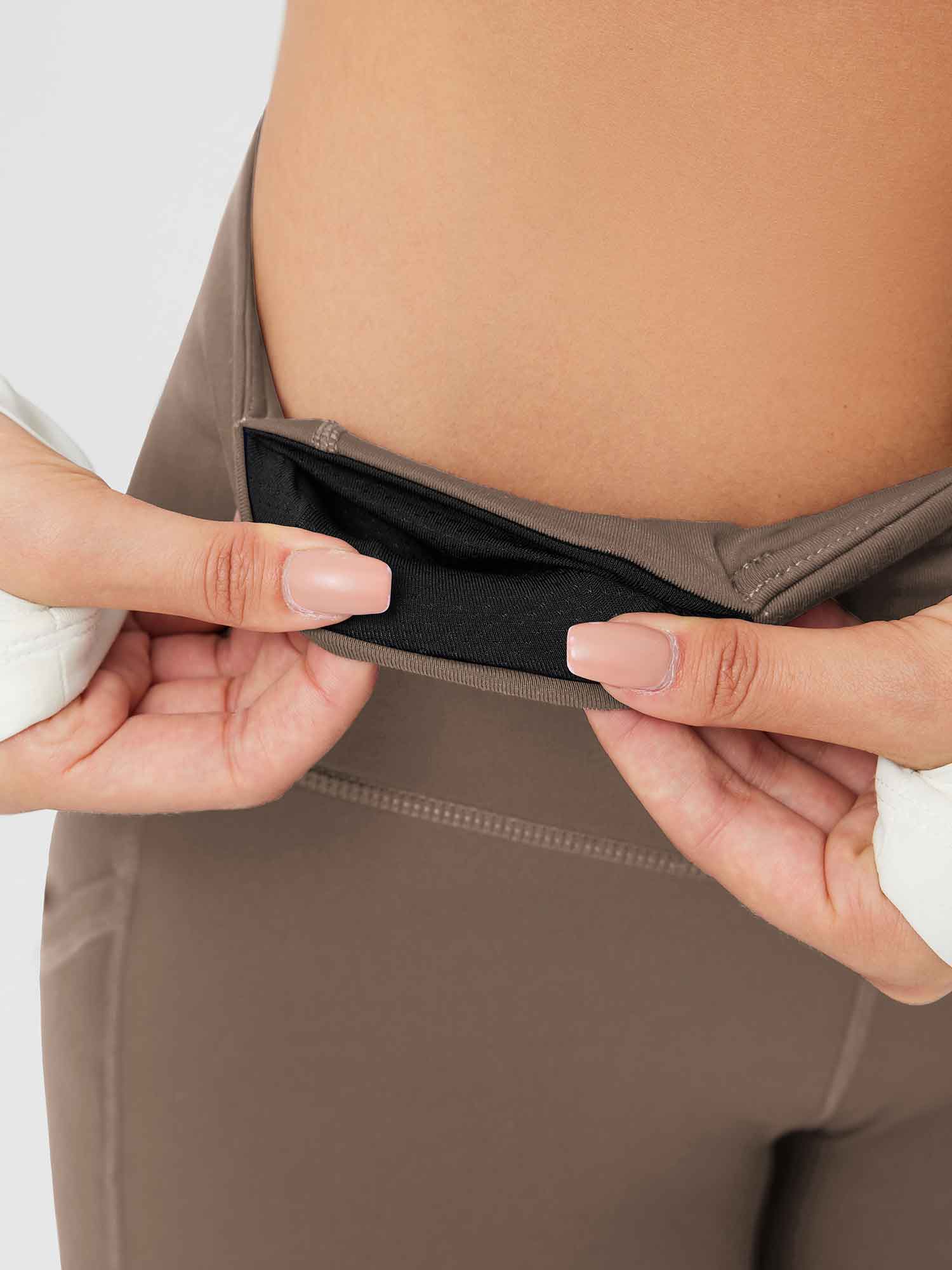 Laureate Thermal Pocketed Leggings - Image 3