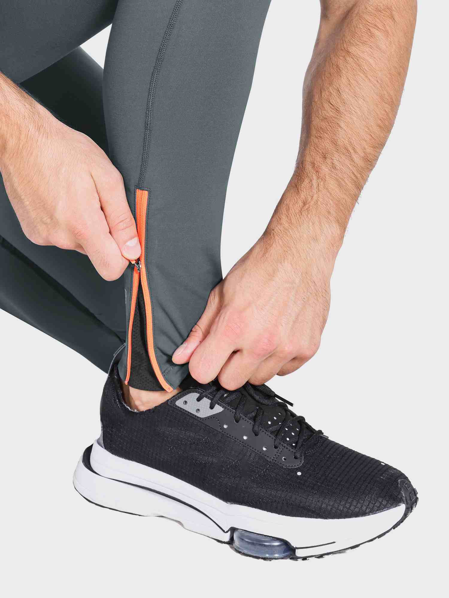 Men's Fleece-Lined Water-Resistant Running Tights - Image 16