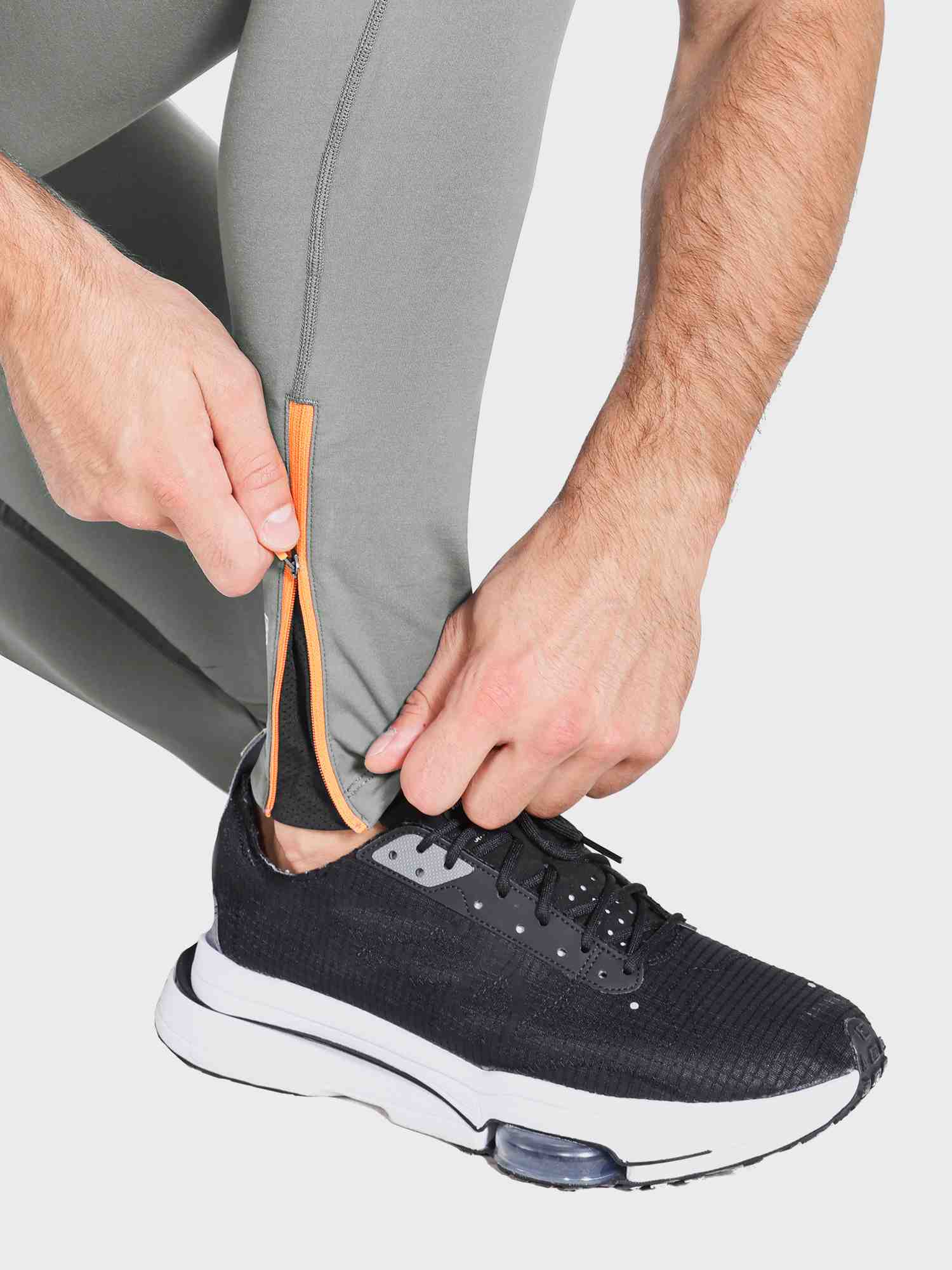 Men's Fleece-Lined Water-Resistant Running Tights - Image 28