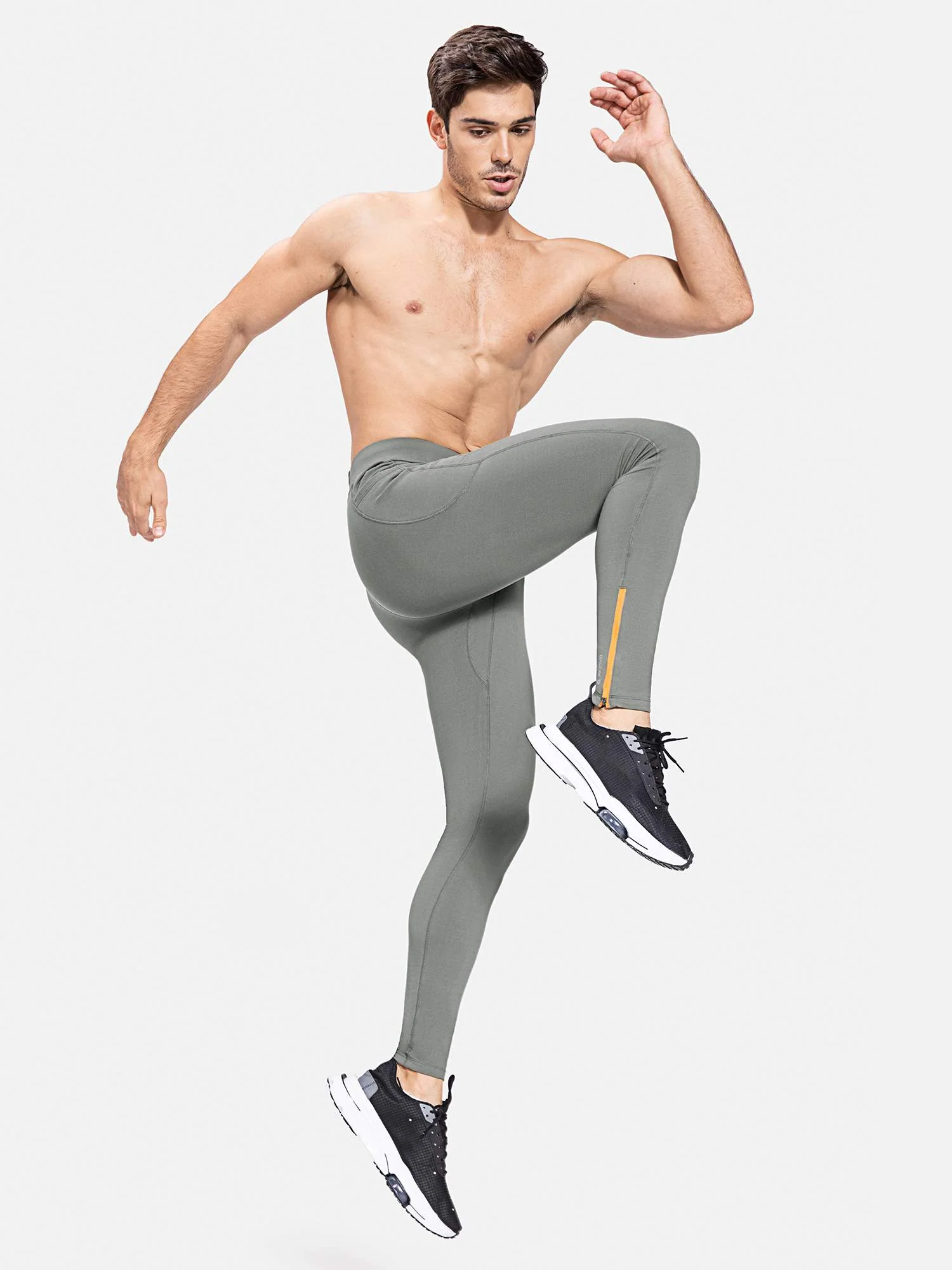 Men's Fleece-Lined Water-Resistant Running Tights - Image 30